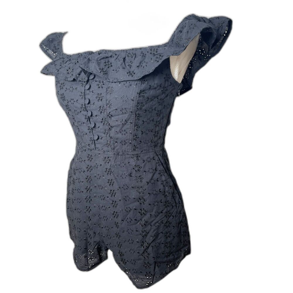 UO Kimchi Blue Jeena Eyelet Off The Shoulder Romper Black Size M Nwot - Picture 5 of 10